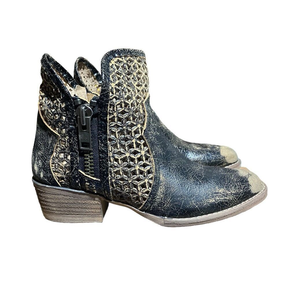 Circle G Booties WMNS 7 Western Cut Outs Ankle Distressed Black Cowgirl Rodeo - Picture 10 of 10